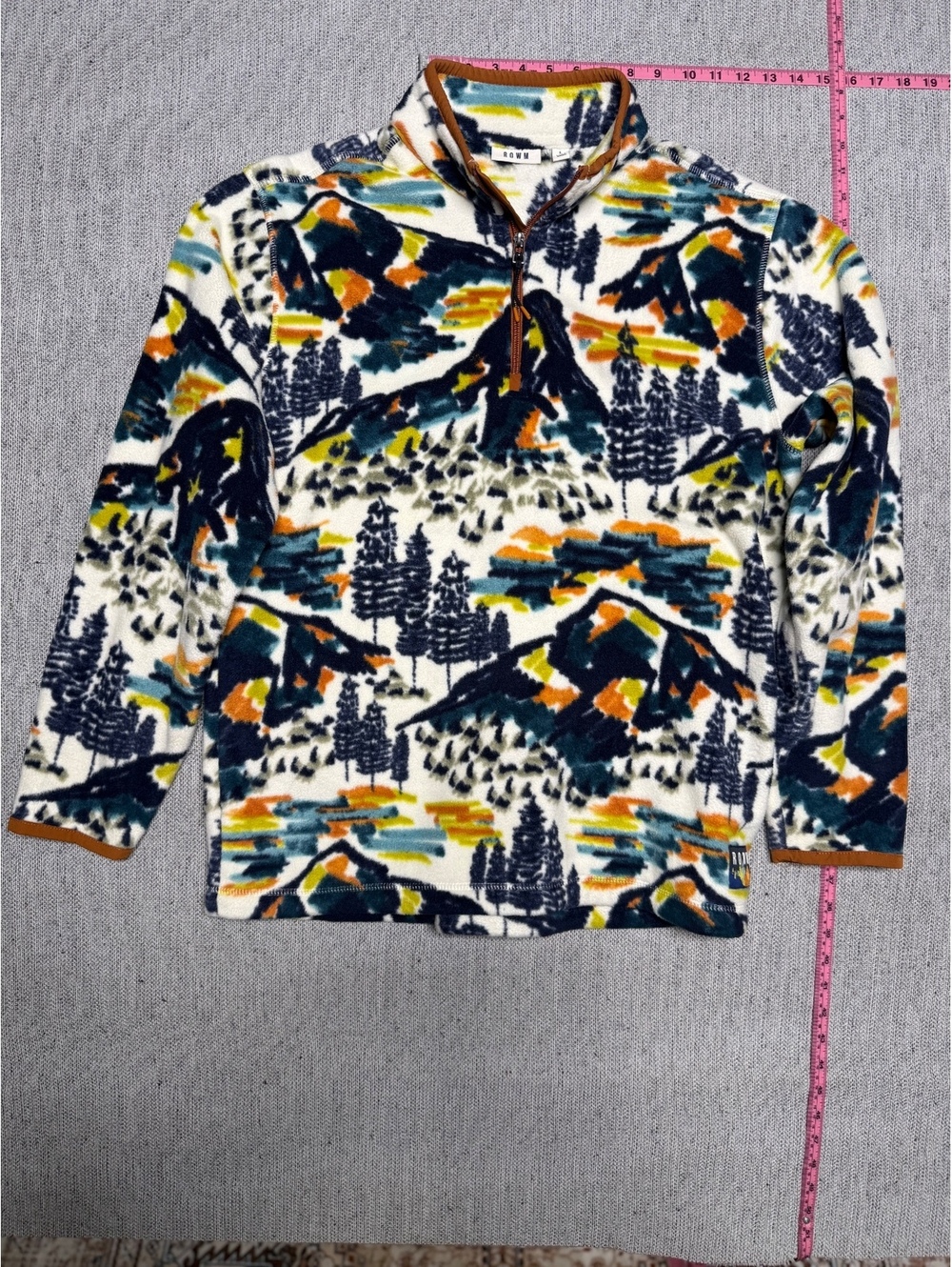 ROWM Large Fleece Pullover with Mountain and Tree Pattern L